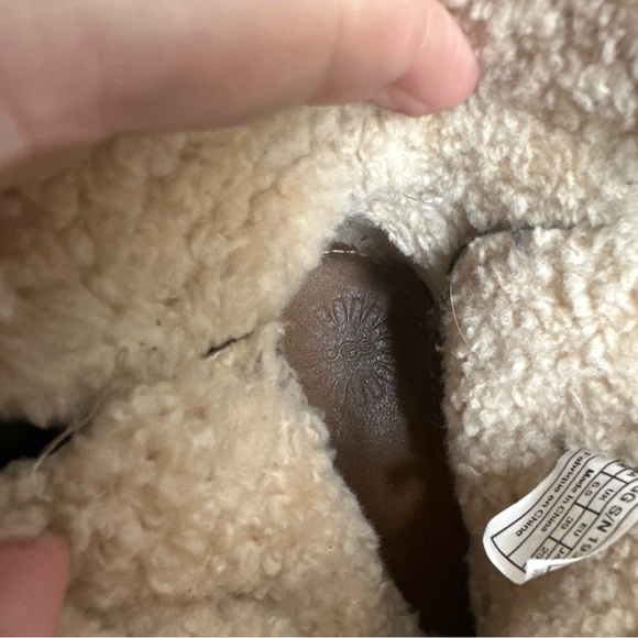 UGG Caspia Black Soft Leather Shearling Warm Cozy Ankle Boots Women’s Size 8 - Picture 10 of 11